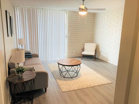 Avenue 19 Living Room