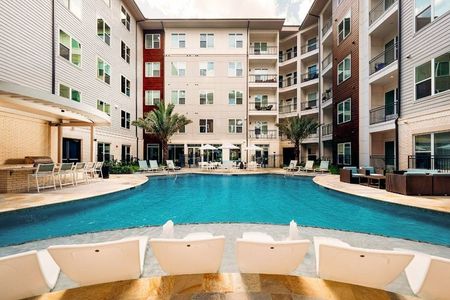 The Highbank | Houston, TX | Resort-Style Pool