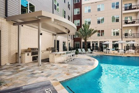 The Highbank | Houston, TX | Resort-Style Pool w/ Grilling Stations