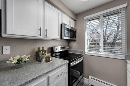 Inviting Kitchen and Southglenn Place; Apartments in Centennial Near Denver