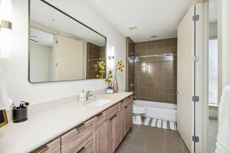 Venue Museum District | Houston, TX | Contemporary Bathroom