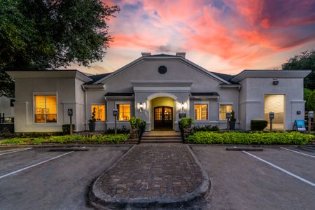 Villas at Hermann Park | Houston, TX | Leasing Office at Dusk