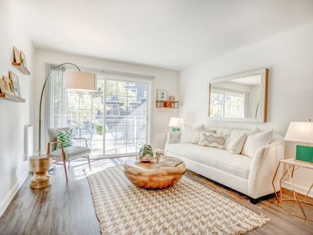 Living Room | Apartments in Larkspur, CA | Serenity at Larkspur