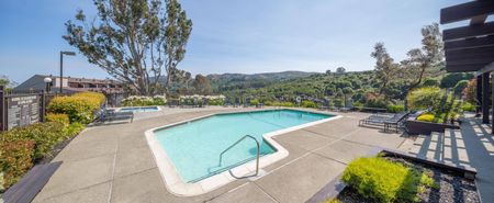 Resort Style Pool | Summit at Sausalito | Luxury Apartments at Sausalito