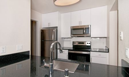State of the Art Kitchen | Summit at Sausalito | Luxury Apartments at Sausalito