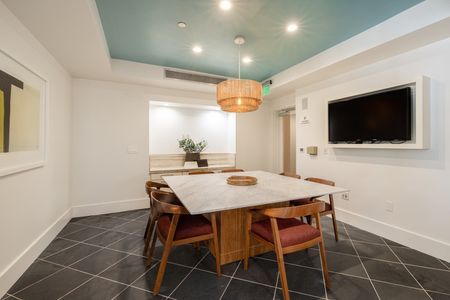 Work and Meeting Spaces | Brio Apartments | Apartment in Glendale, CA