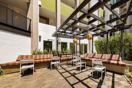 Outdoor Seating | Brio Apartments | Apartment in Glendale, CA