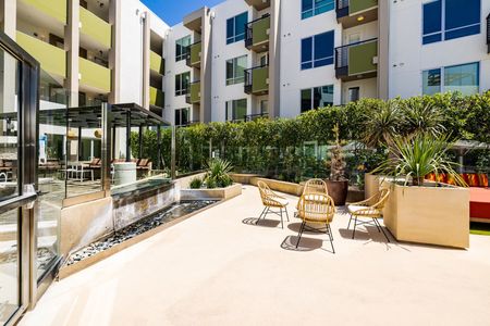 Outdoor Seating Area and Water Feature | Brio Apartments | Apartment in Glendale, CA