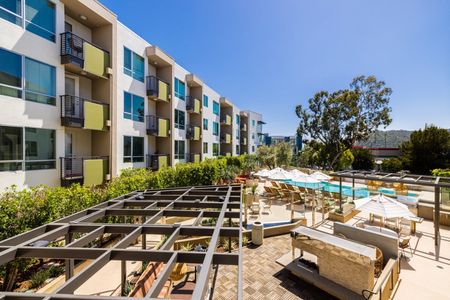 Outdoor Area | Brio Apartments | Apartment in Glendale, CA