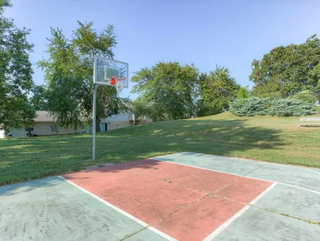 Resident Basketball Court | Apartment in Cape Girardeau, MO | The District at Cape