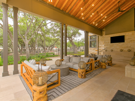 Outdoor Resident Lounge