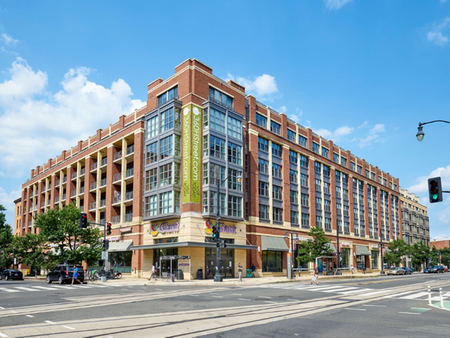 360 H Street With Onsite Giant Grocery Store | Washington DC Apartments | H Street Apartments