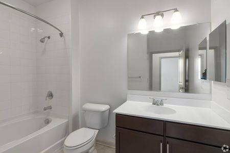 A2 1BR-1BA 816SF Bathroom