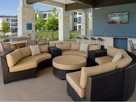 Community BBQ Grills | Sapphire Bay Apartments | Apartments In Baytown