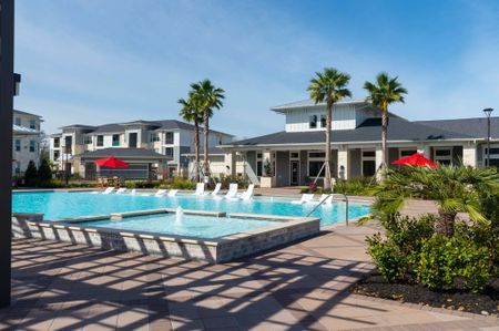 Sparkling Pool| Sapphire Bay Apartments | Apartments In Baytown