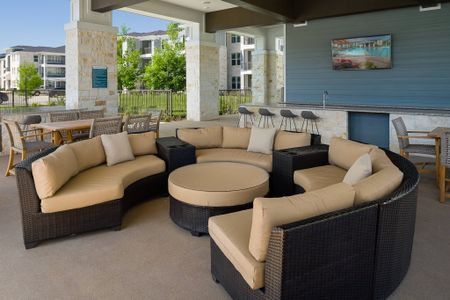 Community BBQ Grills | Sapphire Bay Apartments | Apartments In Baytown