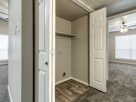 Laundry Room - Washer/Dryer Hookups