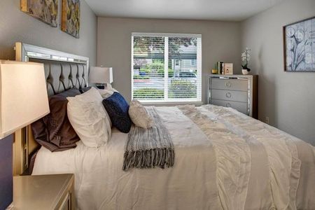 Elegant Bedroom | Apartments In Bothell WA | Woodstone Apartments
