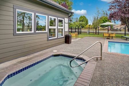 Resident Hot Tub | Apartments For Rent In Bothell WA | Woodstone Apartments