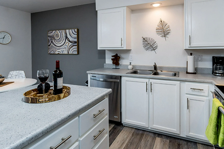 Sleek Finish Kitchen | Bend OR Apartments | Sienna Pointe