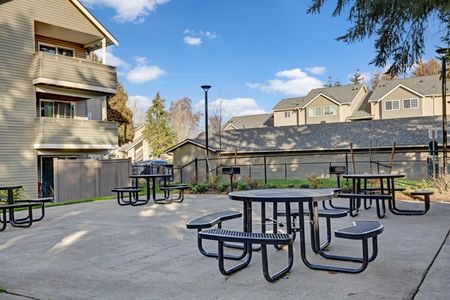 Community Picnic Area | Beaumont Grand Apartments in Lakewood WA