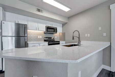 Spacious Kitchen | Apartments For Rent Colorado Springs | Willows at Printers Park