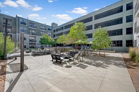 Outdoor Courtyard | Apartments Denver CO | The Metro Apartments