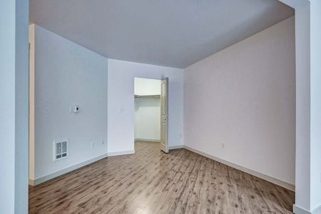 Spacious Bedroom | Apartments For Rent Near Seattle | The Noble