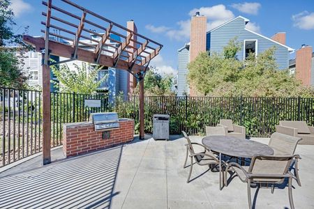 BBQ And Picnic Area  | Apartments in Littleton Colorado | Summit Riverside
