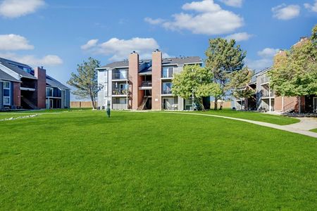 Well-Kept Grounds | Littleton CO Apartments | South Block