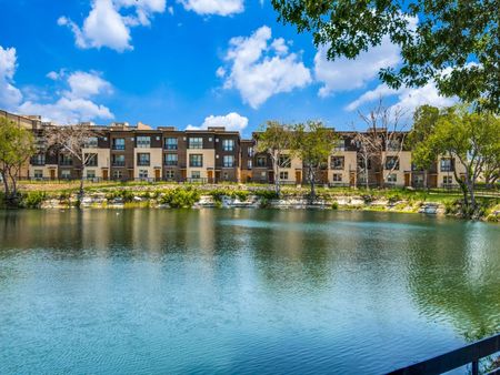 Lakeside community Midway Urban Village Luxury Townhomes and loft apartments in Farmers Branch, Texas near North Dallas. Luxury North Dallas Townhomes for rent