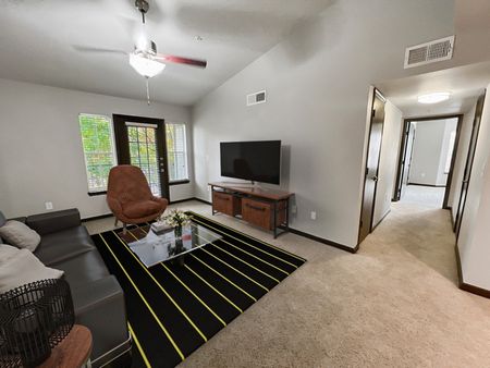 Living room | Stone Brook | Apartments in Baytown, TX