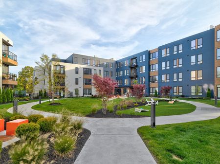 Beautifully Landscaped Courtyard and Grounds | West End Yards | Portsmouth, New Hampshire Apartments