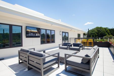 Resident Sun Deck | The Flats at 131 | North Shore Beverly Apartments for Rent