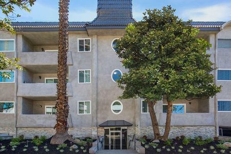 720 Louise Exterior