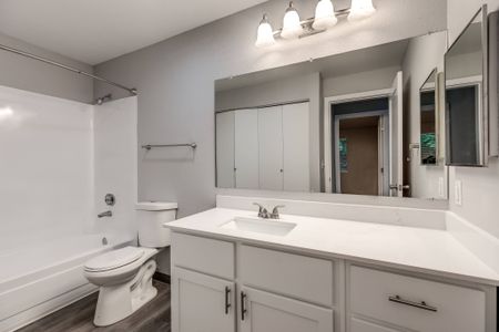 Colony-At-Bear-Creek-Redmond-WA-98052-RENOVATED 1 bedroom 1 bath: Bathroom