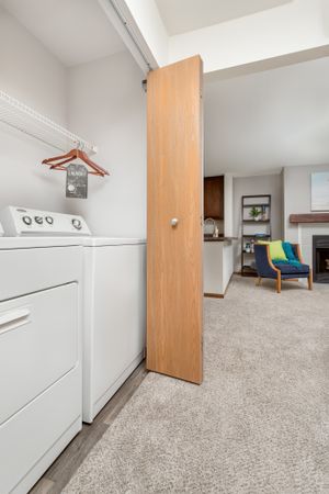 Condominium Style Apartments in Franklin, Wisconsin. Manchester Oaks offers spacious 1 bedroom, 1 bedroom + Den, 2 bedroom, and 3 bedroom apartments, with private entrances and garages.