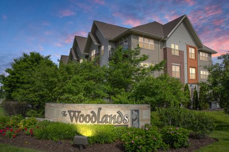 Apartments in Menomonee Falls, Wisconsin. The Woodlands at North Hills offers spacious 1 bedroom, 1 bedroom + den, and 2 bedroom apartments.