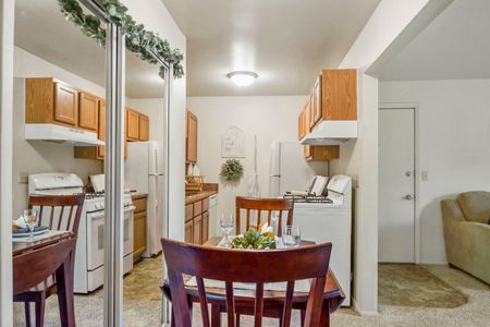 Apartments in Green Bay, Wisconsin. Creekwood Apartments offers spacious 1 bedroom and 2 bedroom apartments.