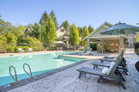 Swimming Pool l Luxury Apartments and Townhomes for Rent in Gig Harbor, WA l 4425