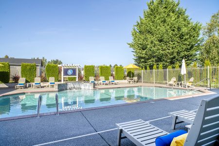 Resort Style Pool l Upscale Parkland Apartments for Rent l Tacoma, WA l Nantucket Gate