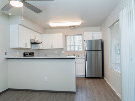 Brand New Kitchen Appliances l Upscale Parkland Apartments for Rent l Tacoma, WA l Nantucket Gate