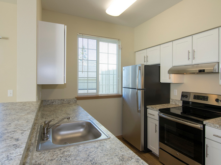Contemporary Kitchens l Luxury Apartments in Puyallup, WA l Silver Creek