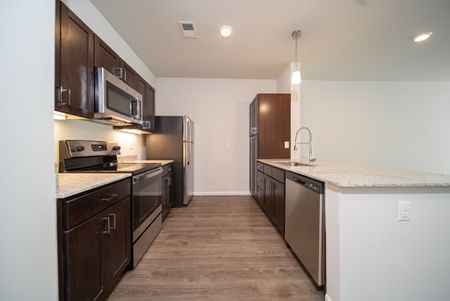1 BEDROOM A KITCHEN