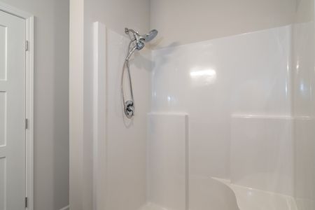1 BEDROOM B PRIMARY BATHROOM
