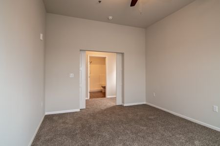 2 BEDROOM DELUXE PRIMARY BEDROOM