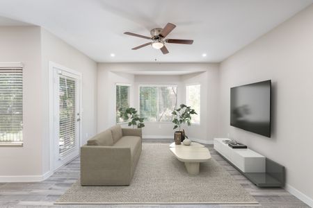 Furnished livingroom with windows and ceiling fan