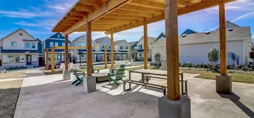 Courtyard with picnic tables