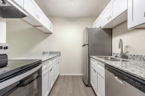 Acadia Park Apts - Modern Kitchen