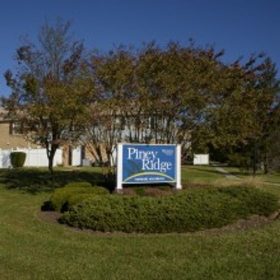 Piney Ridge Apartments & Townhomes Entrance